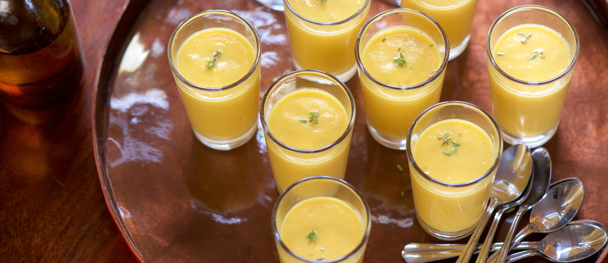 Bisque de saumon au safran et au thym